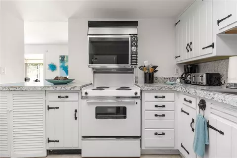 Kitchen - 628 Midway Dr #B, Ocala, FL 34472 photo 2 of 4