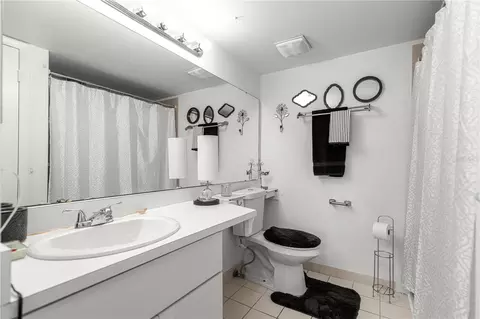 Bath - 628 Midway Dr #B, Ocala, FL 34472 photo 2 of 2