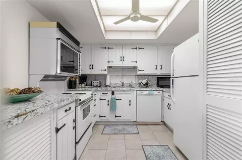 Kitchen - 628 Midway Dr #B, Ocala, FL 34472 photo 4 of 4