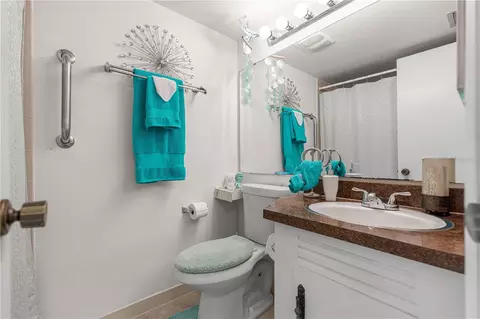 Bath - 628 Midway Dr #B, Ocala, FL 34472 photo 1 of 2