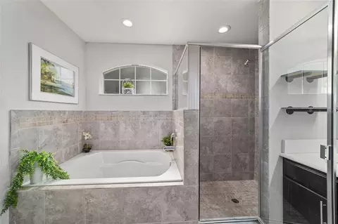 Bath - 8941 SE 51st, Ocala, FL 34480 photo 3 of 5
