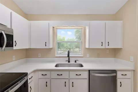 Kitchen - 2213 SW 146th Loop, Ocala, FL 34473 photo 3 of 4