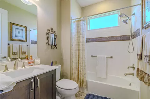 Bath - 9985 SW 88th Loop, Ocala, FL 34481 photo 1 of 4