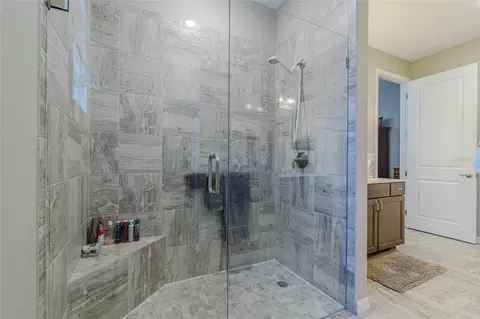 Bath - 9985 SW 88th Loop, Ocala, FL 34481 photo 3 of 4