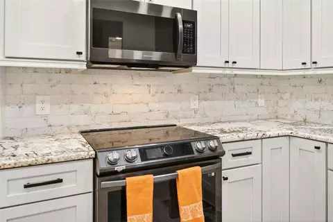 Kitchen - 842 W Silver Meadow Loop, Hernando, FL 34442 photo 3 of 4