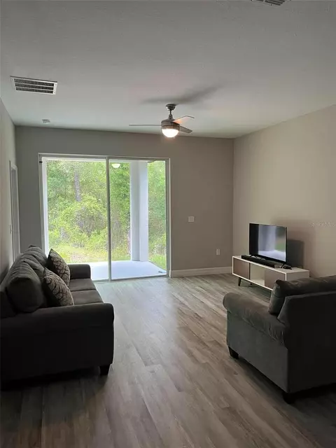 Living - 524 E Avondale Dr, Dunnellon, FL 34434 photo 3 of 4