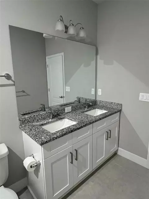 Bath - 524 E Avondale Dr, Dunnellon, FL 34434 photo 7 of 11