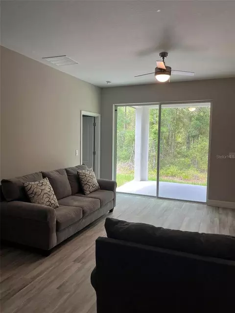 Living - 524 E Avondale Dr, Dunnellon, FL 34434 photo 2 of 4