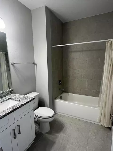 Bath - 524 E Avondale Dr, Dunnellon, FL 34434 photo 6 of 11