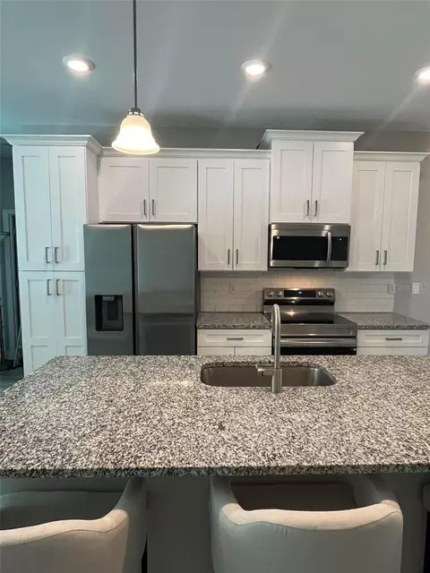 Kitchen - 524 E Avondale Dr, Dunnellon, FL 34434 photo 4 of 7