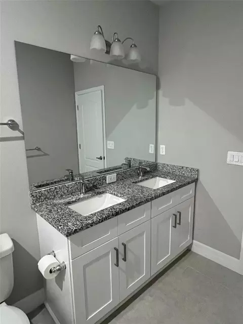 Bath - 524 E Avondale Dr, Dunnellon, FL 34434 photo 10 of 11