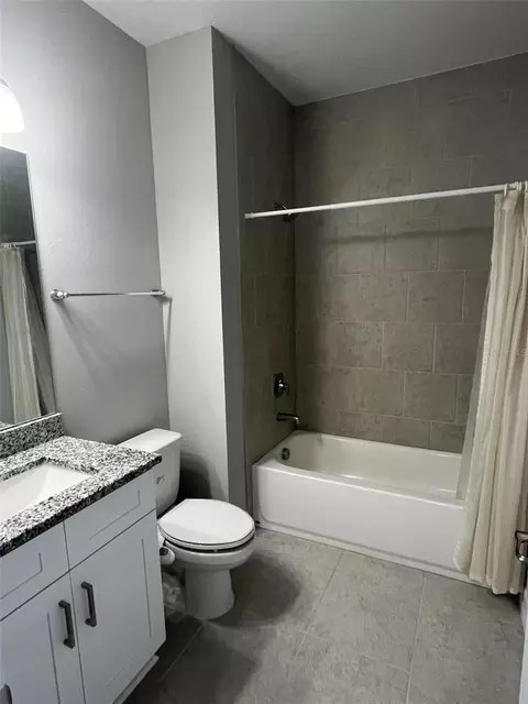 Bath - 524 E Avondale Dr, Dunnellon, FL 34434 photo 8 of 11