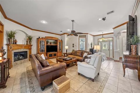 Living - 5248 SE 39th Loop, Ocala, FL 34480 photo 2 of 3