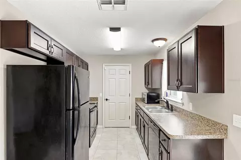 Kitchen - 3 Pine Track Pl, Ocala, FL 34472 photo 3 of 4