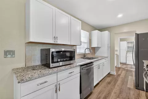 Kitchen - 550 SE 39th Ter, Ocala, FL 34471 photo 3 of 3