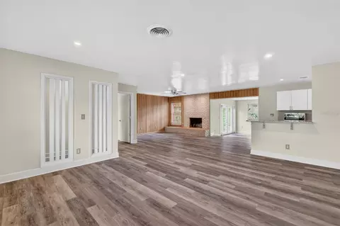 Living - 550 SE 39th Ter, Ocala, FL 34471 photo 2 of 6