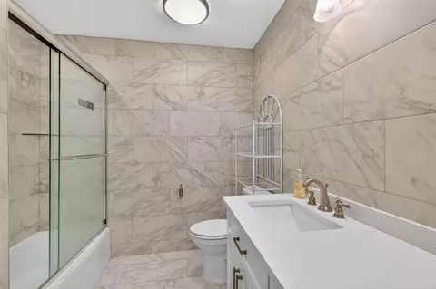 Bath - 550 SE 39th Ter, Ocala, FL 34471 photo 1 of 2