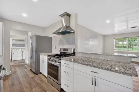 Kitchen - 550 SE 39th Ter, Ocala, FL 34471 photo 2 of 3
