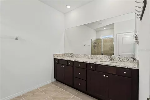Bath - 6265 SW 88 Loop, Ocala, FL 34476 photo 2 of 4