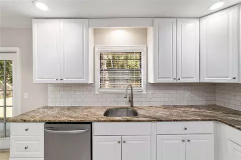 Kitchen - 35 Pine Cir, Ocala, FL 34472 photo 2 of 2
