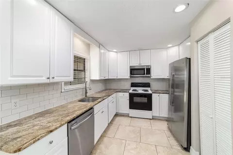 Kitchen - 35 Pine Cir, Ocala, FL 34472 photo 1 of 2