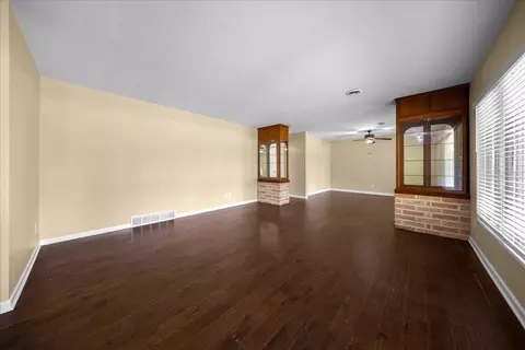 Living - 2333 E Fort King St, Ocala, FL 34471 photo 6 of 9