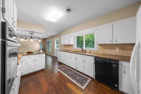 Kitchen - 2333 E Fort King St, Ocala, FL 34471 photo 4 of 4