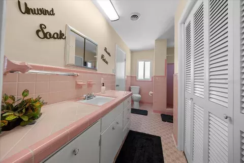 Bath - 2333 E Fort King St, Ocala, FL 34471 photo 3 of 3