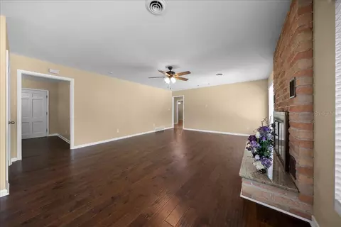 Living - 2333 E Fort King St, Ocala, FL 34471 photo 3 of 9