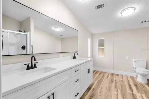 Bath - 11330 NE 84th Ct, Bronson, FL 32621 photo 1 of 2