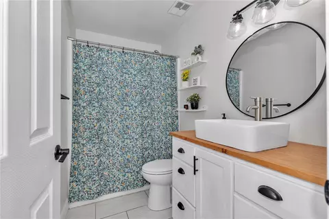 Bath - 1302 SE Sanchez Ave, Ocala, FL 34471 photo 2 of 4
