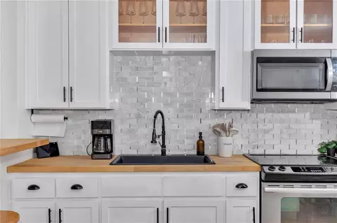 Kitchen - 1302 SE Sanchez Ave, Ocala, FL 34471 photo 4 of 6