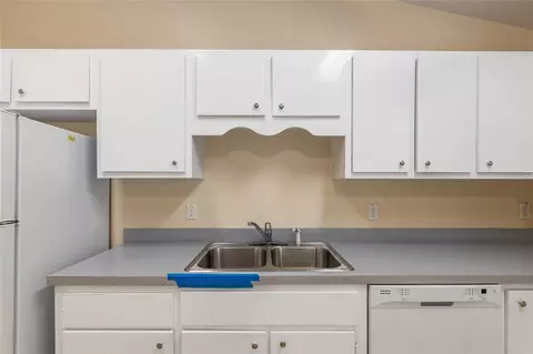 Kitchen - 4329 NW 155th St, Reddick, FL 32686 photo 5 of 6