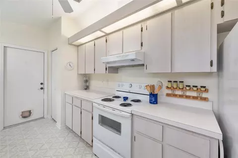 Kitchen - 8038 SW 108th Loop, Ocala, FL 34481 photo 3 of 7