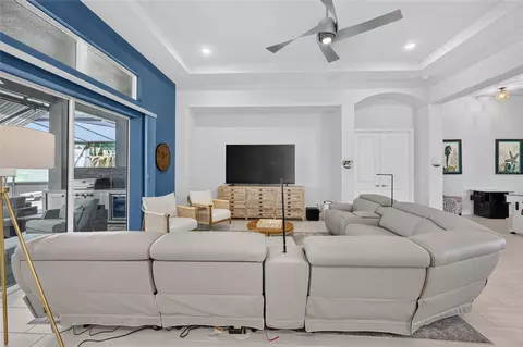 Living - 1500 W Alton Bay Pl, Hernando, FL 34442 photo 2 of 3