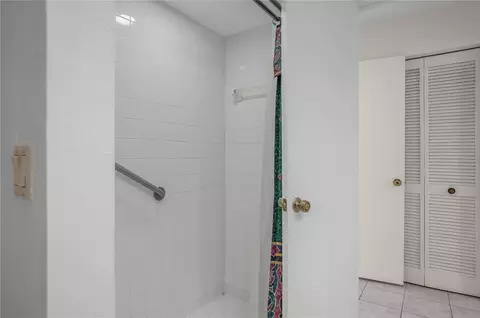 Bath - 270 E Glassboro Ct #2B, Hernando, FL 34442 photo 4 of 5