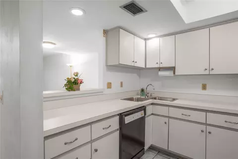 Kitchen - 270 E Glassboro Ct #2B, Hernando, FL 34442 photo 2 of 3
