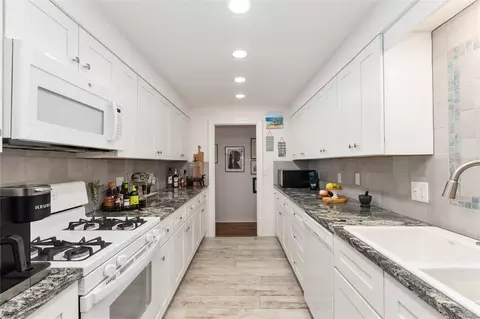 Kitchen - 1210 SE 14th Ave, Ocala, FL 34471 photo 2 of 2