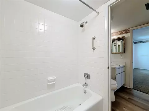Bath - 533 Midway Dr #B, Ocala, FL 34472 photo 2 of 3