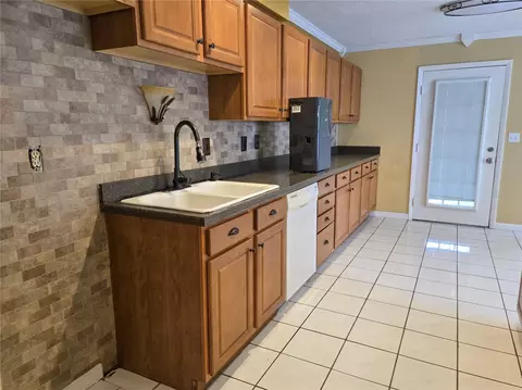 Kitchen - 19 Spring Dr Pl, Ocala, FL 34472 photo 4 of 4
