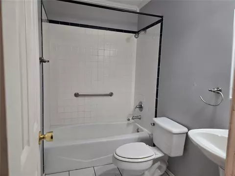 Bath - 19 Spring Dr Pl, Ocala, FL 34472 photo 1 of 4