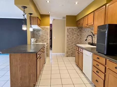 Kitchen - 19 Spring Dr Pl, Ocala, FL 34472 photo 2 of 4