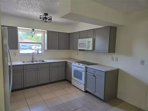 Kitchen - 4 Clear Way, Ocala, FL 34472 photo 2 of 2