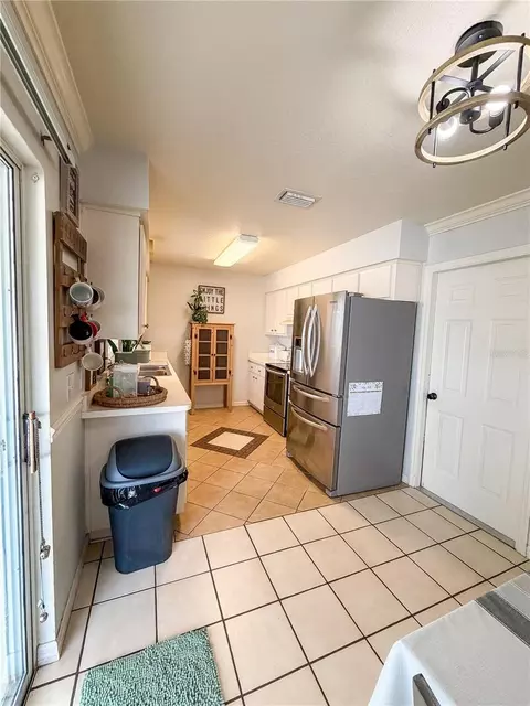Kitchen - 192 Willow Rd, Ocala, FL 34472 photo 2 of 9