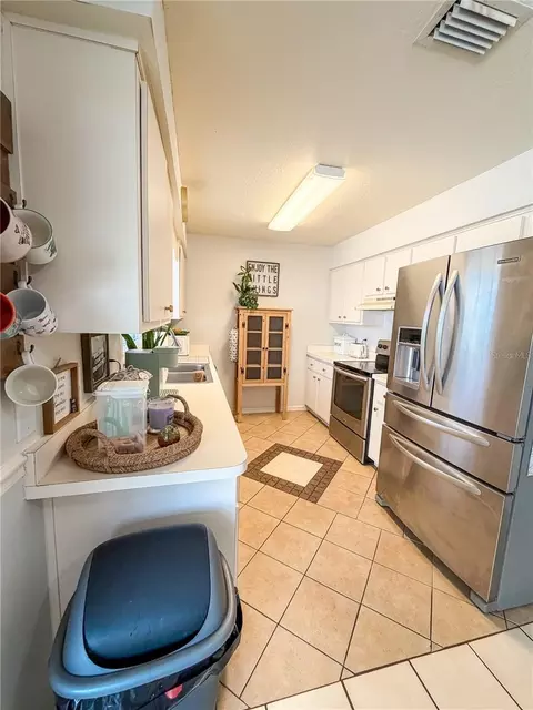 Kitchen - 192 Willow Rd, Ocala, FL 34472 photo 3 of 9