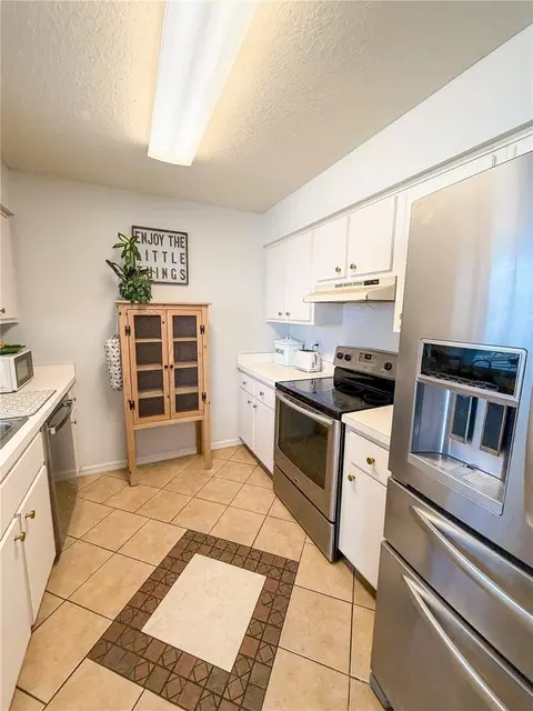 Kitchen - 192 Willow Rd, Ocala, FL 34472 photo 5 of 9