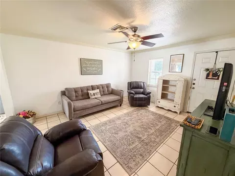 Living - 192 Willow Rd, Ocala, FL 34472 photo 2 of 3