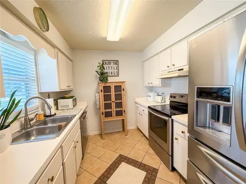 Kitchen - 192 Willow Rd, Ocala, FL 34472 photo 9 of 9
