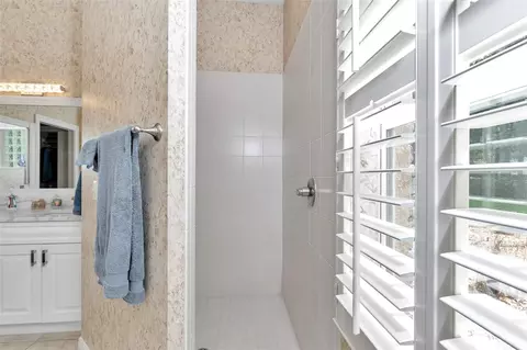 Bath - 1989 NW 111th Loop, Ocala, FL 34475 photo 1 of 5