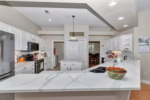 Kitchen - 1989 NW 111th Loop, Ocala, FL 34475 photo 3 of 4